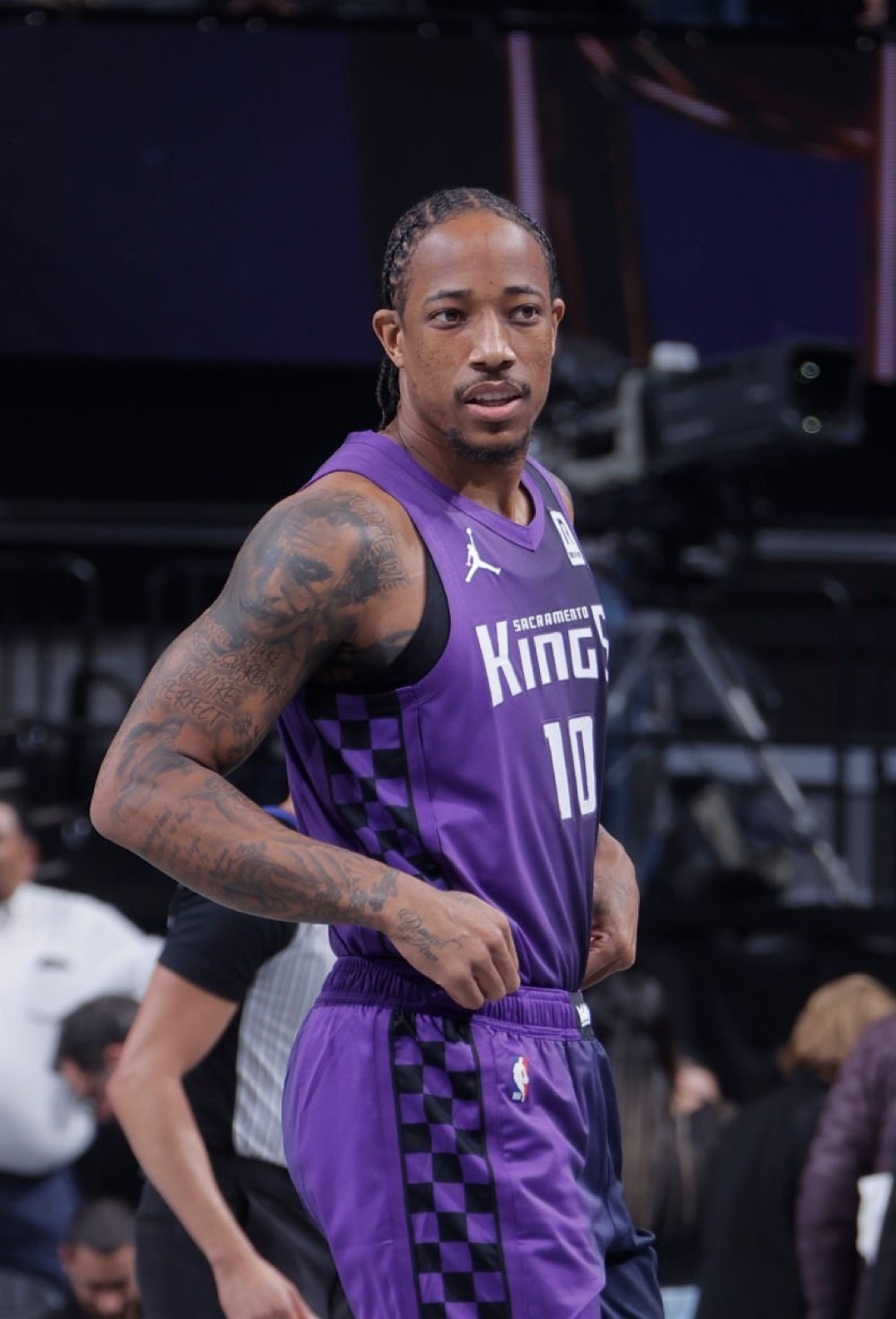 与76人面 与76人面