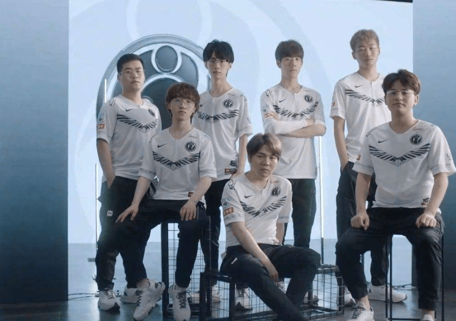 亚赛区的竞 亚赛区的竞